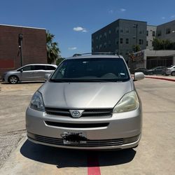 2004 Toyota Sienna XLE Minivan