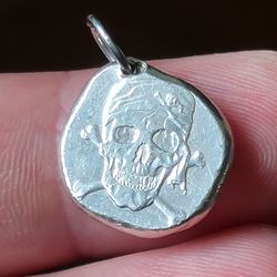 999 Fine Pure Silver > 5g Pirates Skull Crossbones Pendant / Charm -  Black Hand Bullion 