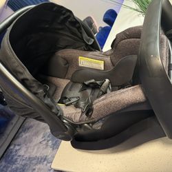 Evenflo infant Car Seat With Base 