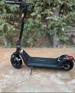 NIU - KQi 300P Foldable Electric Kick Scooter W/ 30 mi Max Rang...
