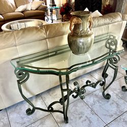 4 Matching Living Room Tables 