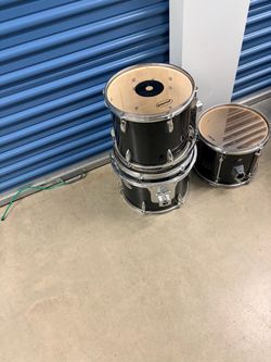 Black drum set with chrome finish