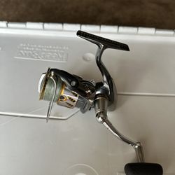 Like new Shimano 07 Stella 2500S Left and Right Gear 5.2:1 Spinning Fishing Reel “Top of the line”
