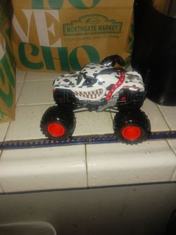 Monster Jam Monster Mutt Dalmatian 1:24 Scale Toy