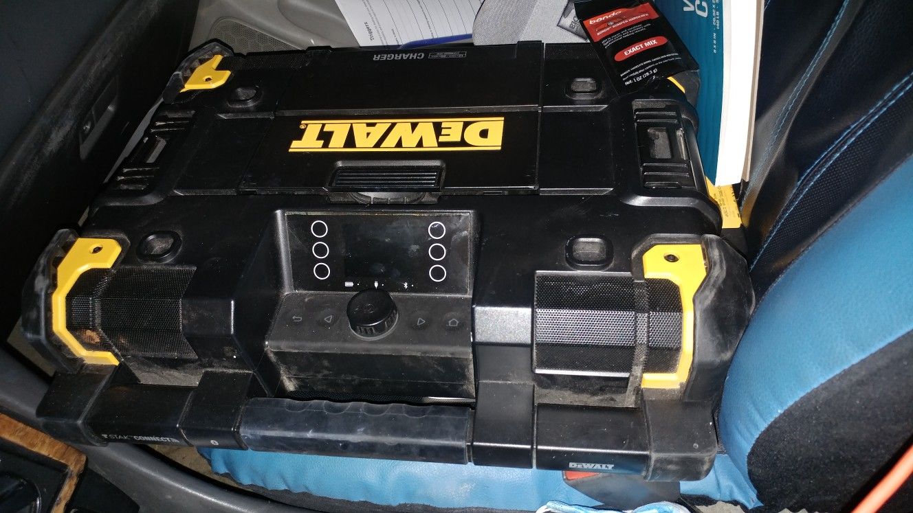 Dewalt Stackable Charger/ Bluetooth