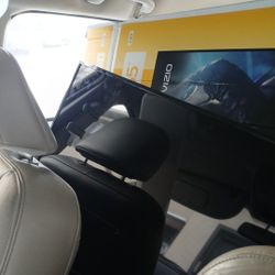 65" Vizio Smart TV. Lightly Used. 