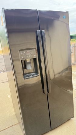 REFRIGERATOR GE BLACK COLOR
