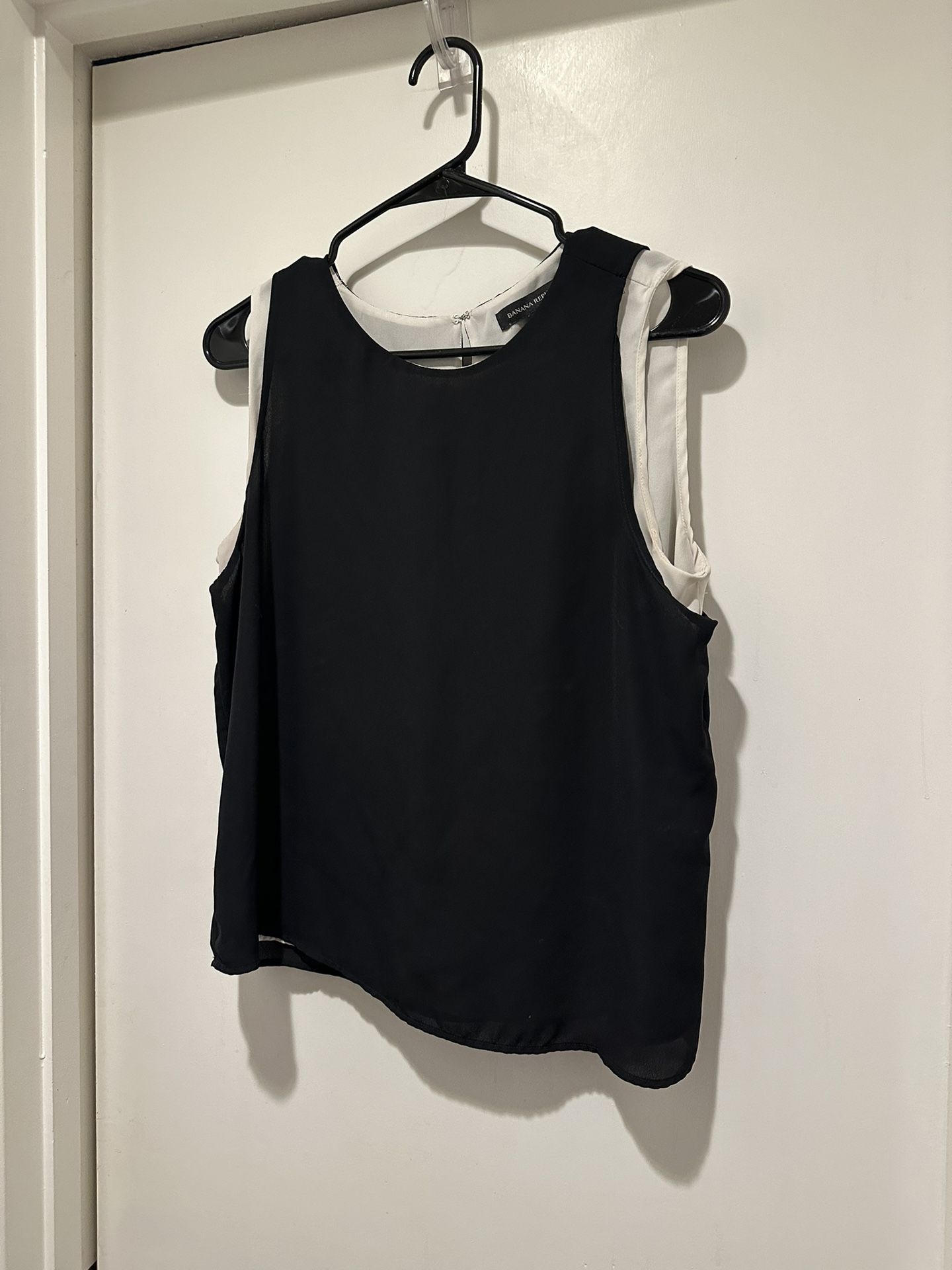 Banana Republic Black And White Sleeveless Blouse
