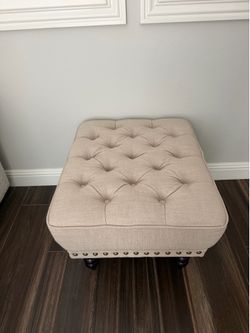 Accent chair (NEW)