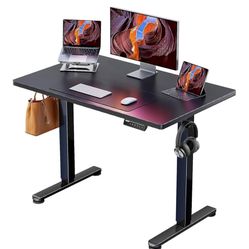 Black Desk 