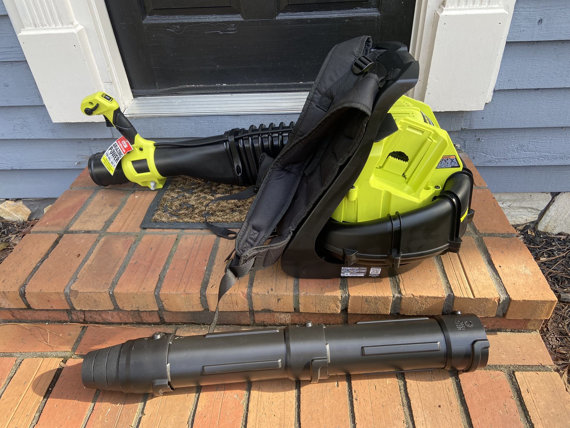 RYOBI 40V HP Brushless Whisper Series 165 MPH 730 CFM Cordless Battery Backpack Blower (Tool Only)