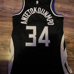 Giannis Jersey Statement Edition(Brand new)