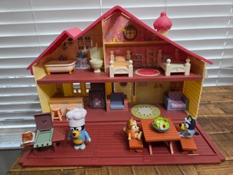 Bluey Toy House & dads BBQ Playhouse