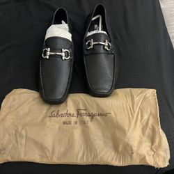 Salvatore ferregamo mens size 9.5 leather loafers