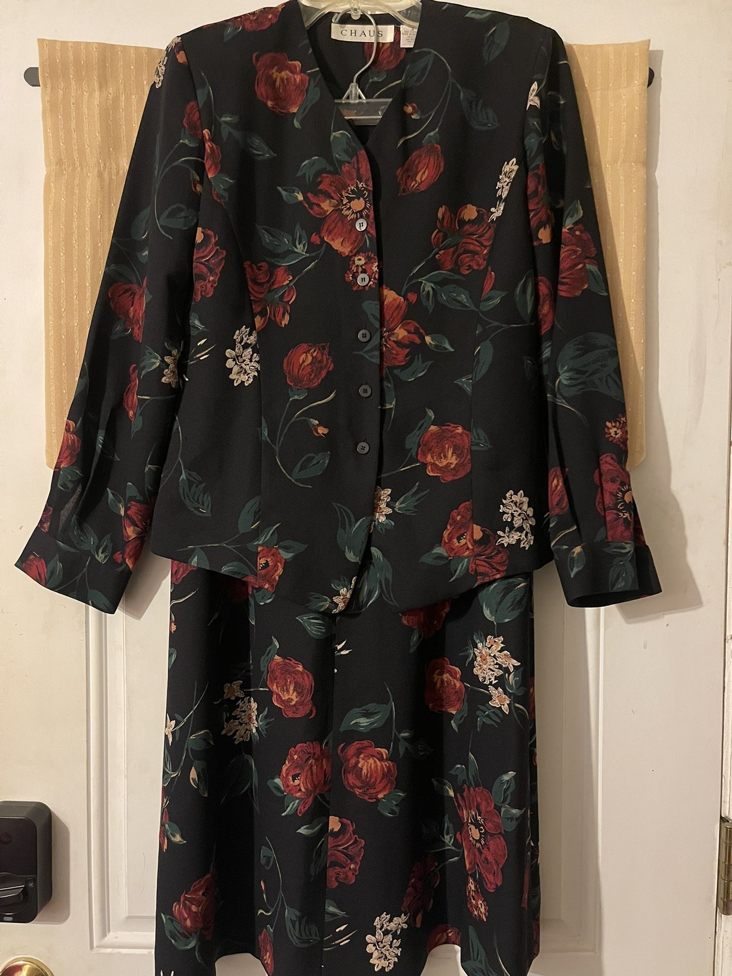 Ladies 2-piece Skirt Set - Size 8 - Black Floral