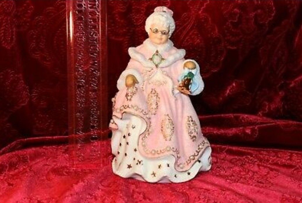 Porcelain Danbury Mint Victorian Mrs. Claus