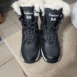SNOW BOOTS FOR WOMEN 