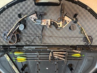 Compound Bow with Accessories and Hard Case