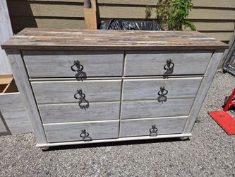 Very beautiful rustic five-piece bedroom set
