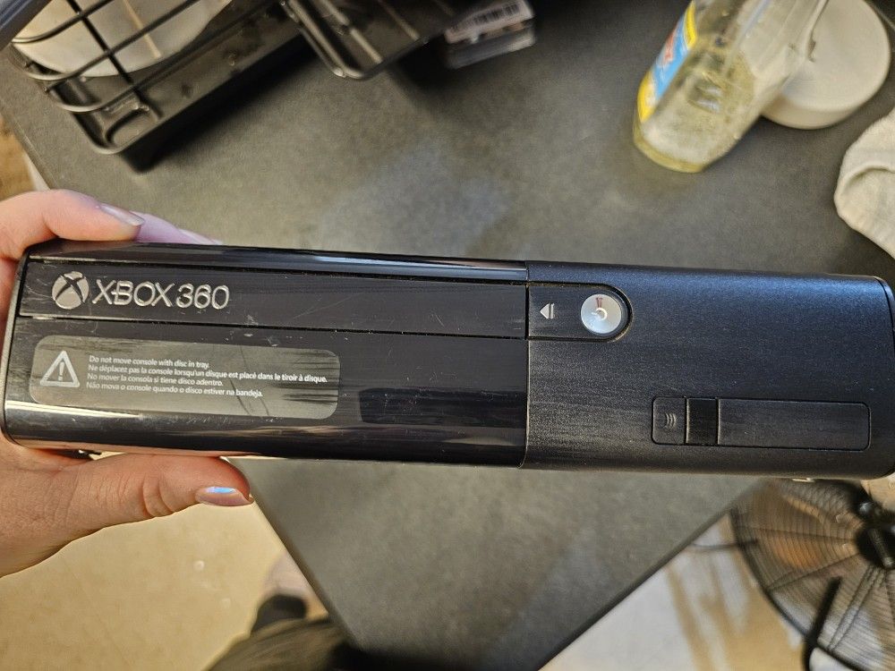 Xbox 360 w/ wireless remotes and 2 games