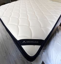 DreamCloud Classic 12" California King Mattress, 5 months old