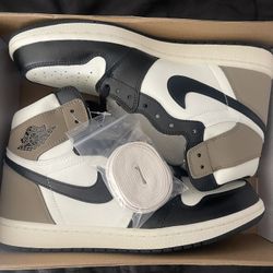 Jordan 1’s Mochas Size 10