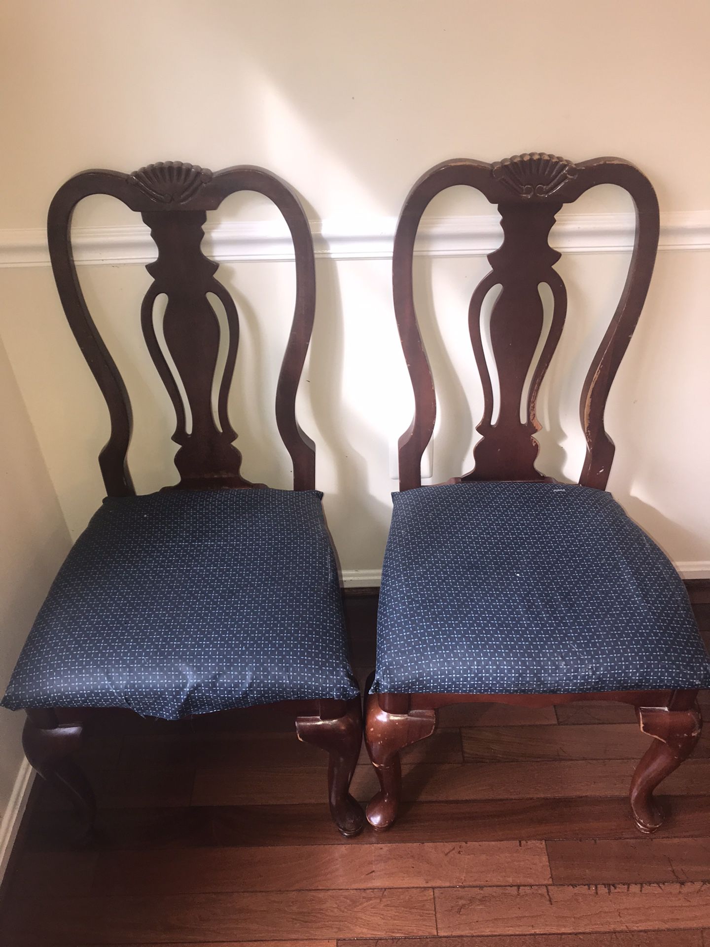 2 Dinning Chairs