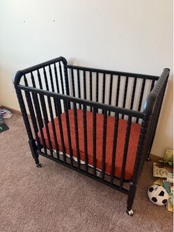Mini crib
