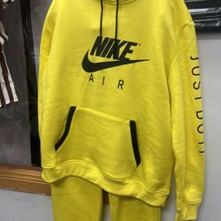 Men’s Nike tech jogger 