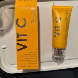 Vitamin C With Papaya Face Scrub