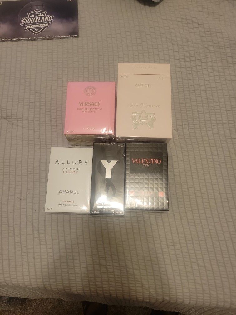 Chanel Valentino Versace YSL PARAMUS de MARLY