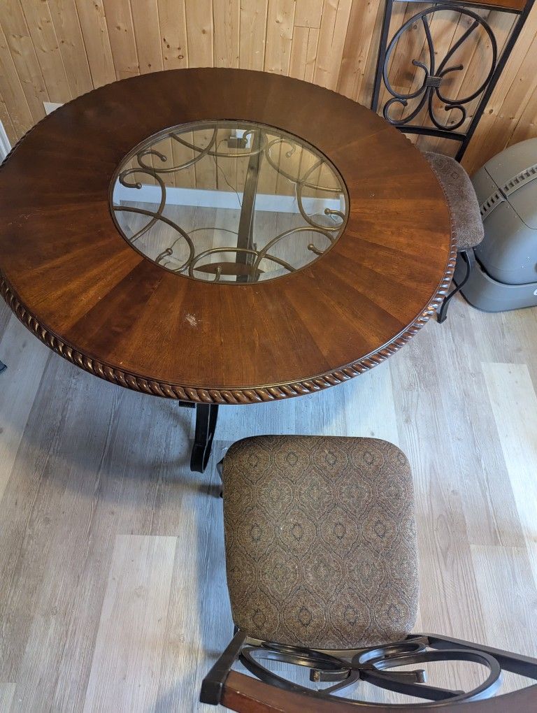 Glass centered dining table with 4 sturdy metal chairs great size! Ready to move!
