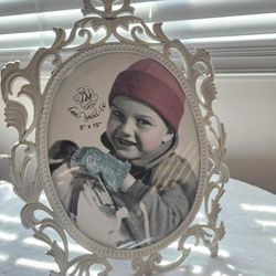 $25.00 - Shabby Chic Or Victorian Picture Frame!  Perfect for 8x10" Picture or Artwork!  Metal/Easel Stand!  