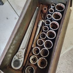 7/8-2" 3/4dr Sockets And Armstrong Ratchet