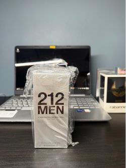 Carolina Herrera 212 Men Eau de Toilette Spray, Regular 3.4 fl oz