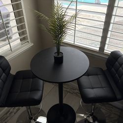 Cocktail table with two spinning adjustable barstools