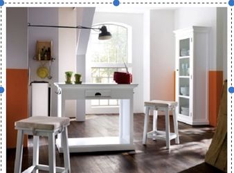 Kitchen Island w/Chairs