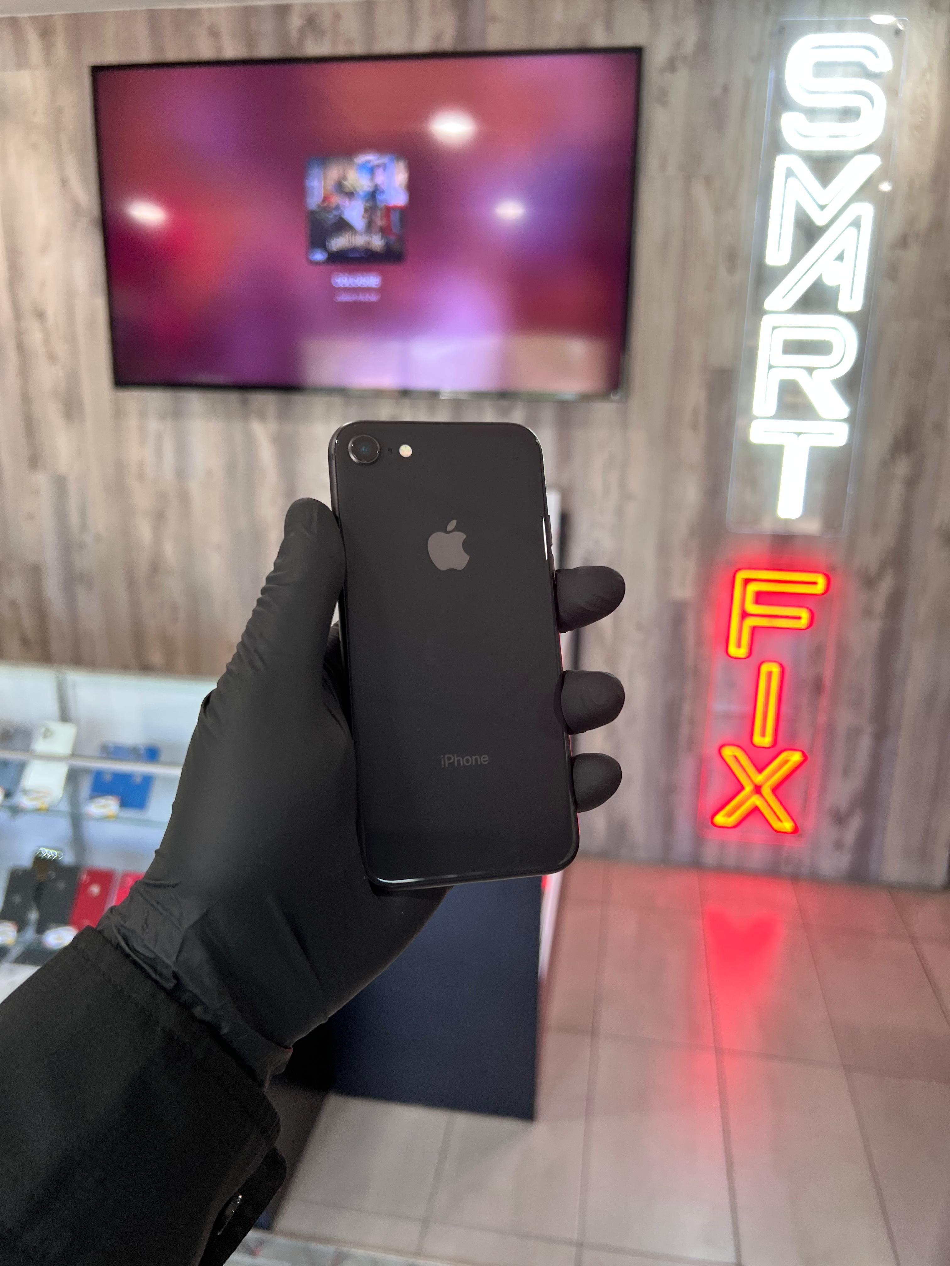 Apple iPhone 8 64 GB - Black (Unlocked) + Warranty