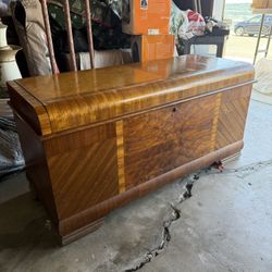 LANE Cedar Chest Altavista