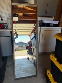 Standing mirror