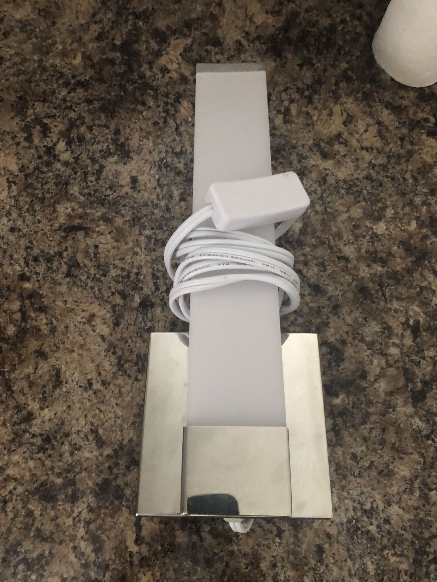 2 Light Fixtures
