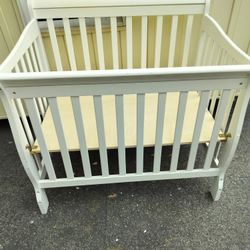 Newborn Crib $60 NE Philly Yes It's Still Available No Delivery No Deals Or Discounts