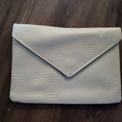 White Textured Ipsy Clutch Bag – 5" x 7" ✨👜