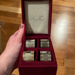 Vintage New In Red Velvet Box 4 Silver Treasures Napkin Rings