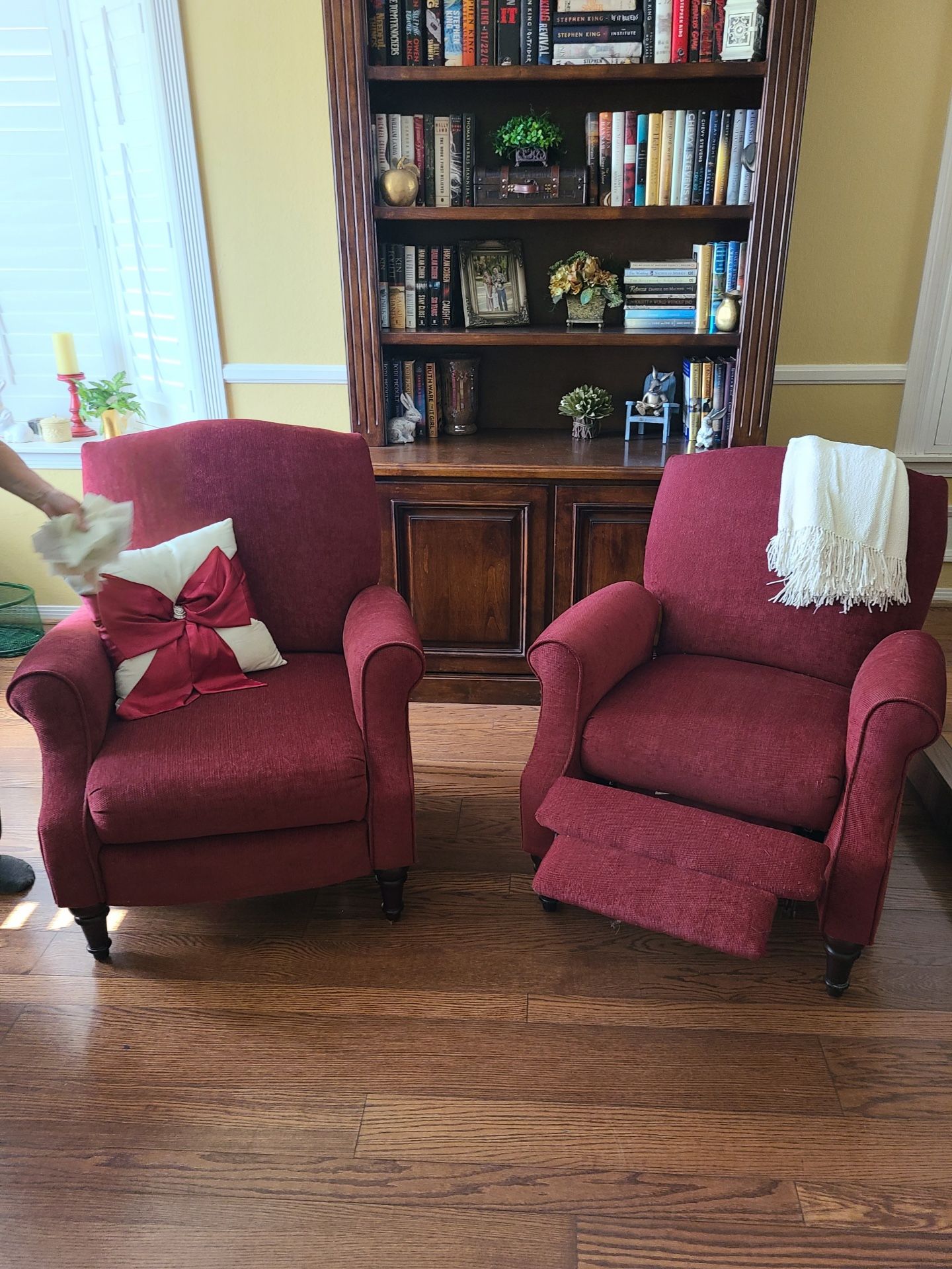 2 Red Reclining Chairs for Sale in Rancho Cucamonga, CA OfferUp