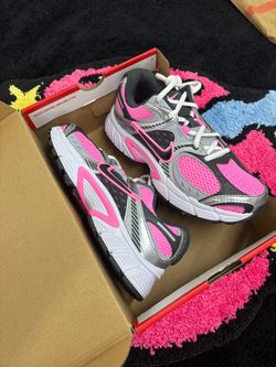 Nike V5 RNR Pink