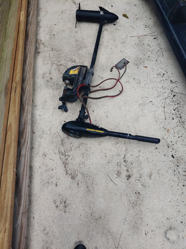 minn kota 40 lb thrust bow mount trolling motor for Sale in LAKE CLARKE