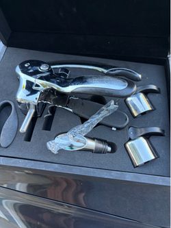 Wine kit by Brookstone Never used
