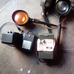 Outdoor Light Sett  With 3 Power Invers  2 New and a Bunch of Lights Sets Needs Put toger New Light  Fredmeyer Brand