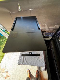 Mobile computer desk